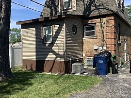 9300 S Francisco Ave, Evergreen Park, Il 60805 . Awesome House in Evergreen Park, IL (Photo 3 of 12)