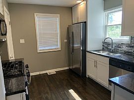 9300 S Francisco Ave, Evergreen Park, Il 60805 . Awesome House in Evergreen Park, IL (Photo 6 of 12)