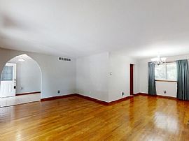 4217 Glen Oaks Dr, Crown Point, in 46307 . Peaceful House  in Crown Point, IN (Photo 3 of 11)