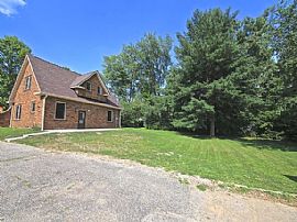 114 E Southern Dr, Bloomington, in 47401 . Nice House For Rent in Bloomington, IN (Photo 2 of 11)