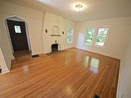 114 E Southern Dr, Bloomington, in 47401 . Nice House For Rent in Bloomington, IN (Photo 5 of 11)