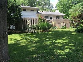 8715 W 72nd Ter, Merriam, Ks 66204 . Lovely House in Merriam, KS (Photo 2 of 9)