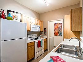 Estancia at City Center Homes For Rent in Lenexa, KS (Photo 4 of 12)