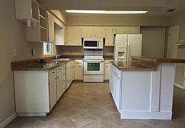 3330 Nw 27th Ave, Gainesville, Fl 32605 in Gainesville, FL (Photo 2 of 7)