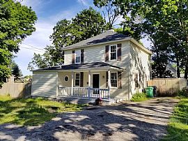 132 Park Ave, Warwick, Ri 02889 in Warwick, RI