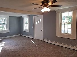 132 Park Ave, Warwick, Ri 02889 in Warwick, RI (Photo 2 of 12)