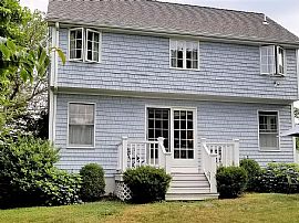 157 Briarwood Ave, Middletown, Ri 02842 in Middletown, RI