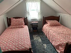 100 King Philip Ave, Bristol, Ri 02809 in Bristol, RI (Photo 5 of 12)