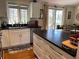 4 Lugent Ln, Bristol, Ri 02809 in Bristol, RI (Photo 9 of 12)