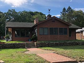 51 Riverside Dr, South Kingstown, Ri 02879 in South Kingstown, RI