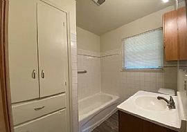 1909 Meyers Pl 332 252 3521 in Oklahoma City, OK (Photo 4 of 7)