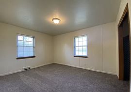 1909 Meyers Pl 332 252 3521 in Oklahoma City, OK (Photo 5 of 7)