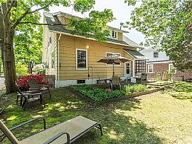 25 Wabun Ave, Providence, Ri 02908 in Providence, RI (Photo 11 of 12)