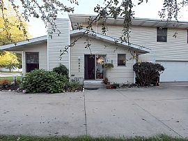 1338 Sunnydale Cir, West Bend, Wi 53090 in West Bend, WI