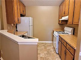 506 Hollow Wood Rd, Montgomery, Al 36109 in Montgomery, AL (Photo 3 of 6)