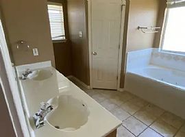 Charming 4 Bed, 2 Bath in Killeen, TX (Photo 5 of 6)