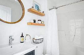 638 Bay Rd, Shelburne, Vt 05482 in Shelburne, VT (Photo 10 of 12)