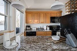 638 Bay Rd, Shelburne, Vt 05482 in Shelburne, VT (Photo 9 of 12)