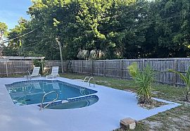 540 Sw Manor Dr, Stuart, Fl 34994 in Stuart, FL (Photo 3 of 11)