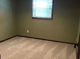 4005 S Glenview Rd, Sioux Falls, Sd 57103    House For Rent in Sioux Falls, SD (Photo 11 of 12)