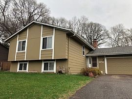 12787 Van Buren St Ne, Blaine, Mn 55434 . Spacious 5 Bedroom in Blaine, MN