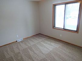 12787 Van Buren St Ne, Blaine, Mn 55434 . Spacious 5 Bedroom in Blaine, MN (Photo 8 of 10)