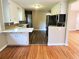 1760 City Heights Dr N, Maplewood, Mn 55117 . Affordable House  in Maplewood, MN (Photo 5 of 6)