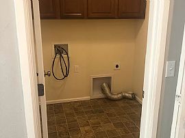 $2,600/mo3 Bd2.5 Ba1,530 Sqft in Lacey, WA (Photo 7 of 12)