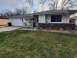 305 Edgewood Ave, South Milwaukee, Wi 53172 in South Milwaukee, WI