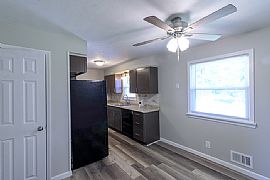 Newly Renovated 3 Bedroom, 1 Bathroom in Louisville, KY (Photo 3 of 12)
