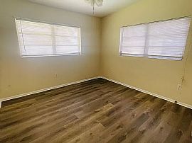 2229 Goldenrod St, Sarasota, Fl 34239 in Sarasota, FL (Photo 3 of 8)