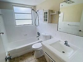 2229 Goldenrod St, Sarasota, Fl 34239 in Sarasota, FL (Photo 4 of 8)