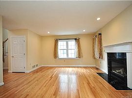 7 Baldwin Dr, Farmington, Ct 06032 in Farmington, CT (Photo 4 of 12)