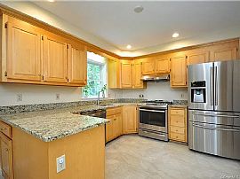 7 Baldwin Dr, Farmington, Ct 06032 in Farmington, CT (Photo 8 of 12)