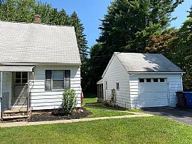 33 Junior Rd, Farmington, Ct 06032 in Farmington, CT (Photo 2 of 11)