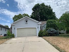 4509 Ne Jamestown Dr, Lees Summit, Mo 64064 . Awesome House in Lees Summit, MO