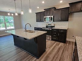 701 N Century Pl, Republic, Mo 65738 . Lovely House in Republic, MO (Photo 2 of 12)