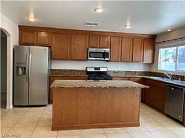 294 Powerbilt Ave, Las Vegas, Nv 89148 in Las Vegas, NV (Photo 3 of 12)