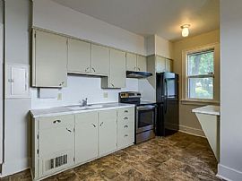 3432 Webster St, Omaha, Ne 68131 . Comfortable House For Rent in Omaha, NE (Photo 6 of 12)