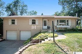 1008 S Madison St, Papillion, Ne 68046 . Unique Affordable Home in Papillion, NE