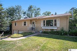 1008 S Madison St, Papillion, Ne 68046 . Unique Affordable Home in Papillion, NE (Photo 2 of 11)