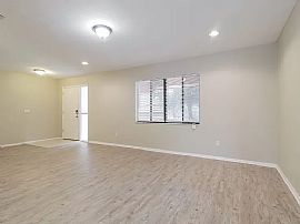 806 Wavecrest Dr, Orlando, Fl 32807 in Orlando, FL (Photo 4 of 10)