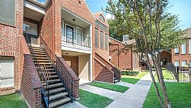 Classic Apartments  in Dallas, TX (Photo 2 of 11)