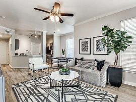 Sweet 2 Bedroom Home in Irving, TX