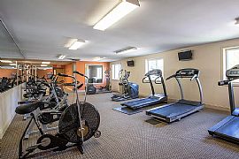 Idylwood Resort Apartments in Cheektowaga, NY (Photo 10 of 12)