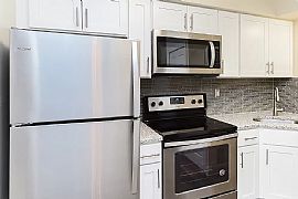 Idylwood Resort Apartments in Cheektowaga, NY (Photo 2 of 12)