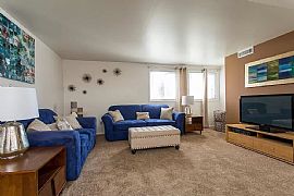 Idylwood Resort Apartments in Cheektowaga, NY (Photo 4 of 12)