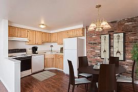 Idylwood Resort Apartments in Cheektowaga, NY (Photo 5 of 12)