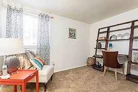 Idylwood Resort Apartments in Cheektowaga, NY (Photo 8 of 12)