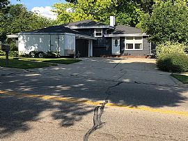 1047 S Grandview Blvd, Waukesha, Wi 53188 in Waukesha, WI